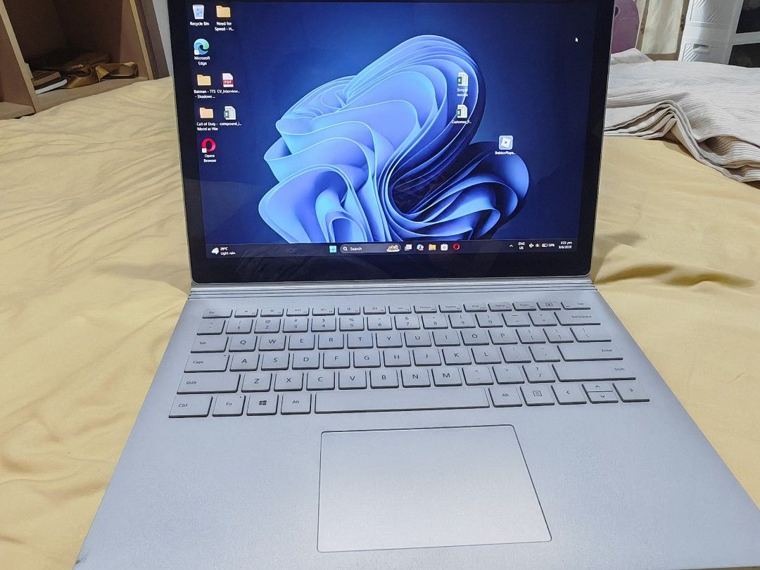 Microsoft Surface Book 2 i7 8GB RAM GTX 1050