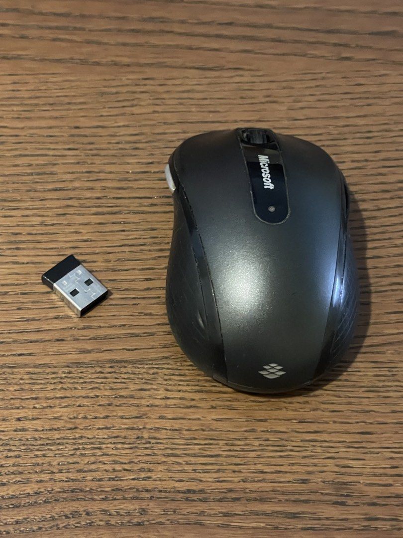 Microsoft Wireless Mouse (Category: Mouse & Mousepads) located in Petaling Jaya. Submitted by felili_x (Listing ID 1442812954, Image 2). Description: - Black Microsoft wireless mouse - Excellent working condition - Requires AA battery .