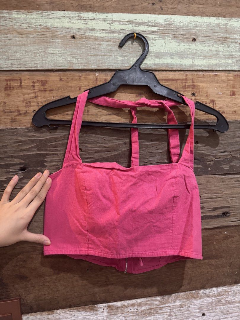 Missguided Cropped Pink Halter Top (Category: Sleeveless) located in Quezon City. Submitted by sophias.closet25 (Listing ID 1442826947, Image 2). Description: .
