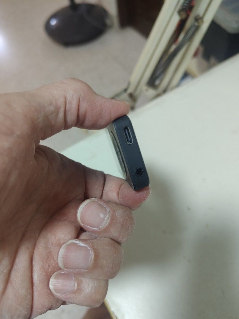 MP3 player with Bluetooth function (Category: Portable Music Players) located in Singapore. Submitted by longsf01 (Listing ID 1442831211, Image 3). Description: MP3 player seldom used. Bluetooth function included. can connect wirelessly to Bluetooth ear phone. SD card not provided. can used 16-32 GB SD card. condition almost new..