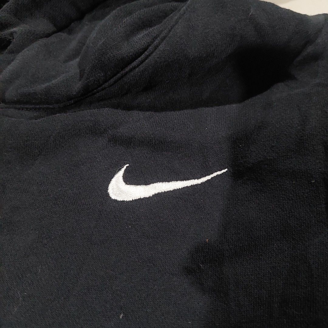 Nike hoodie (Category: Coats, Jackets and Outerwear) located in Dinalupihan. Submitted by rack-808 (Listing ID 1442822567, Image 2). Description: .