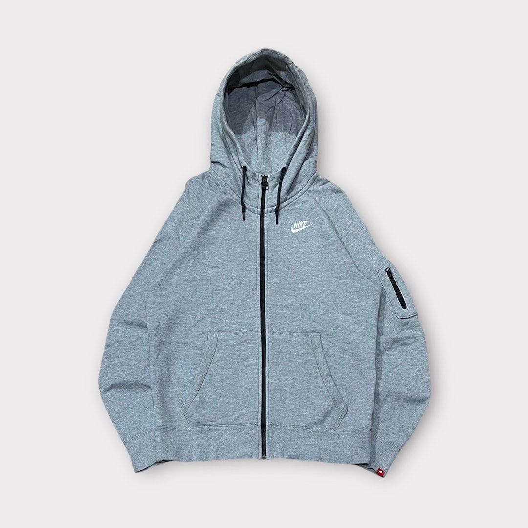 Nike Tech Fleece Full-zip Hoodie (Category: Hoodies) located in Manila. Submitted by thrift_minds (Listing ID 1442914024, Image 1). Description: Nike Tech Fleece Full-zip Hoodie Excellent Condition Color rate: 9.5/10 Complete tags Size: Medium issue: sign of use 22 Width 26 Lenght 🏷️850 made an offer .