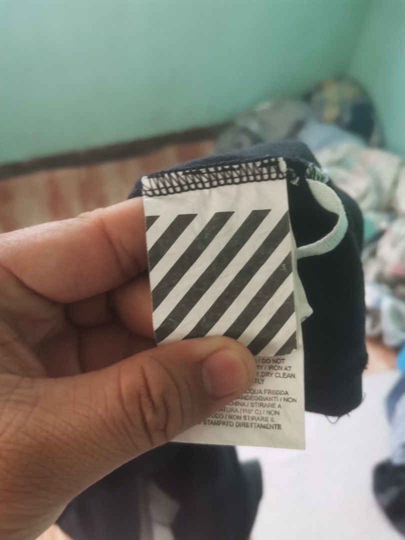 OFF-WHITE Black Graphic T-Shirt Size M (Category: Tshirts & Polo Shirts ) located in Cabanatuan. Submitted by chinithou (Listing ID 1442813155, Image 3). Description: - Authentic Black OFF-WHITE T-Shirt - Size: Medium (M) - Iconic OFF logo on the front - Large graphic arrows on the back - Material: 100% Cotton - Ideal for everyday casual wear.