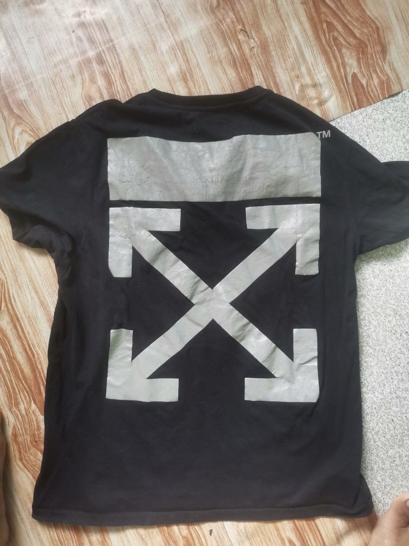 OFF-WHITE Black Graphic T-Shirt Size M (Category: Tshirts & Polo Shirts ) located in Cabanatuan. Submitted by chinithou (Listing ID 1442813155, Image 2). Description: - Authentic Black OFF-WHITE T-Shirt - Size: Medium (M) - Iconic OFF logo on the front - Large graphic arrows on the back - Material: 100% Cotton - Ideal for everyday casual wear.