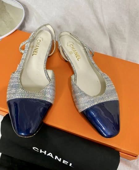 Original Chanel Tweed Flat Shoes🥿 (Category: Flats & Sandals) located in Manila. Submitted by luxurycollectionhouse (Listing ID 1442913586, Image 1). Description: Size: 38.5(Women)..