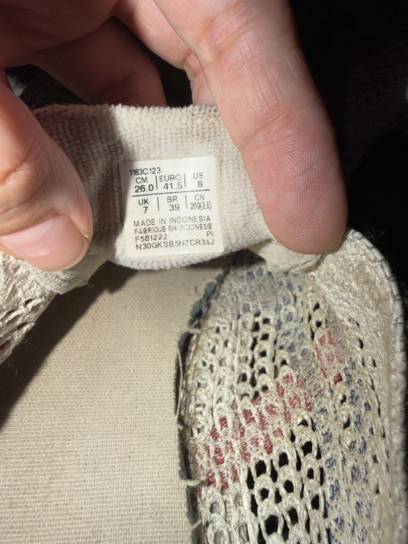 Original Onitsuka (Category: Casual Shoes) located in Quezon City. Submitted by monicacle (Listing ID 1442832657, Image 2). Description: Needs cleaning.