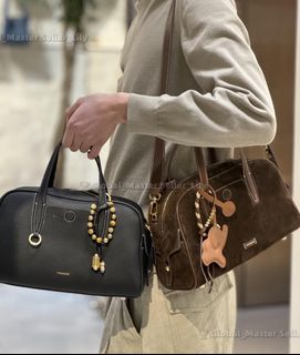 (Category: ) located in . Submitted by fashion.luxe (Listing ID 1442752341, Image 1). Description: .