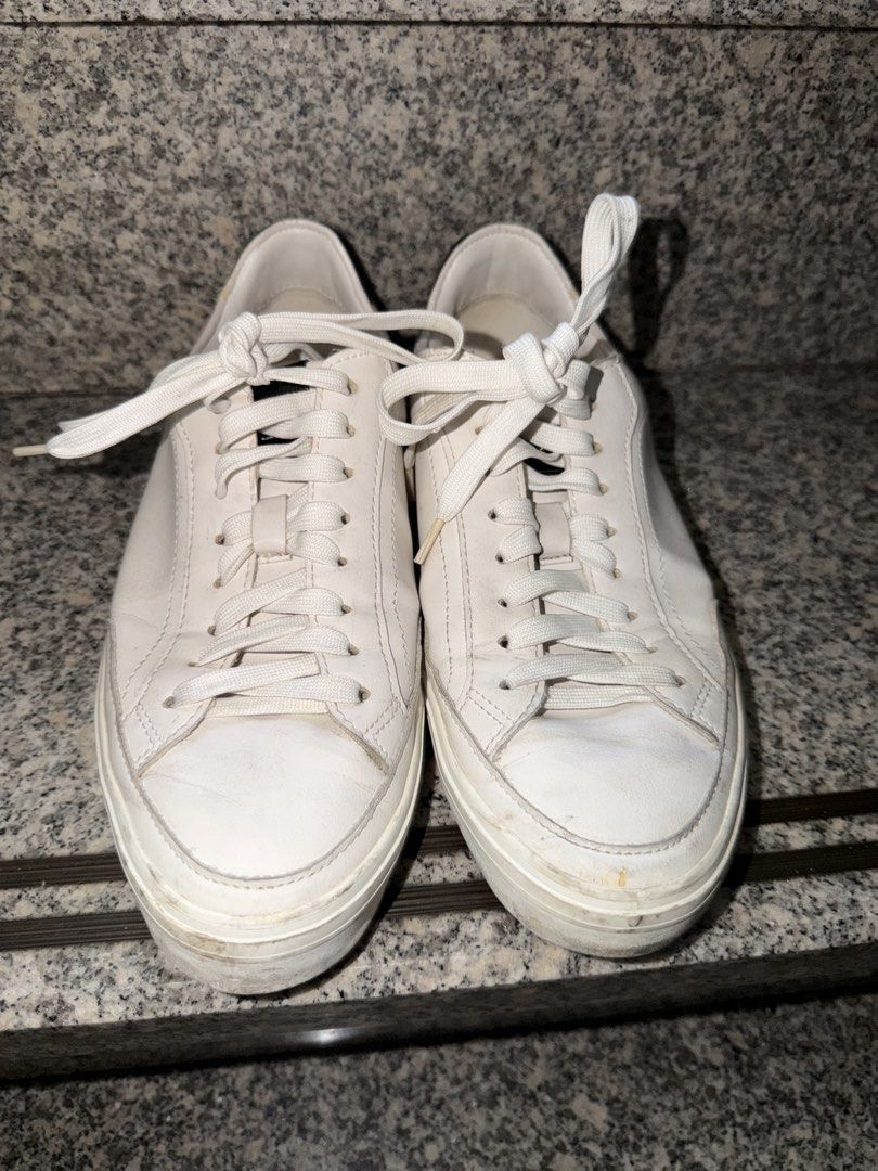 Original Zara (Category: Casual Shoes) located in Quezon City. Submitted by monicacle (Listing ID 1442831083, Image 1). Description: Needs cleaning.