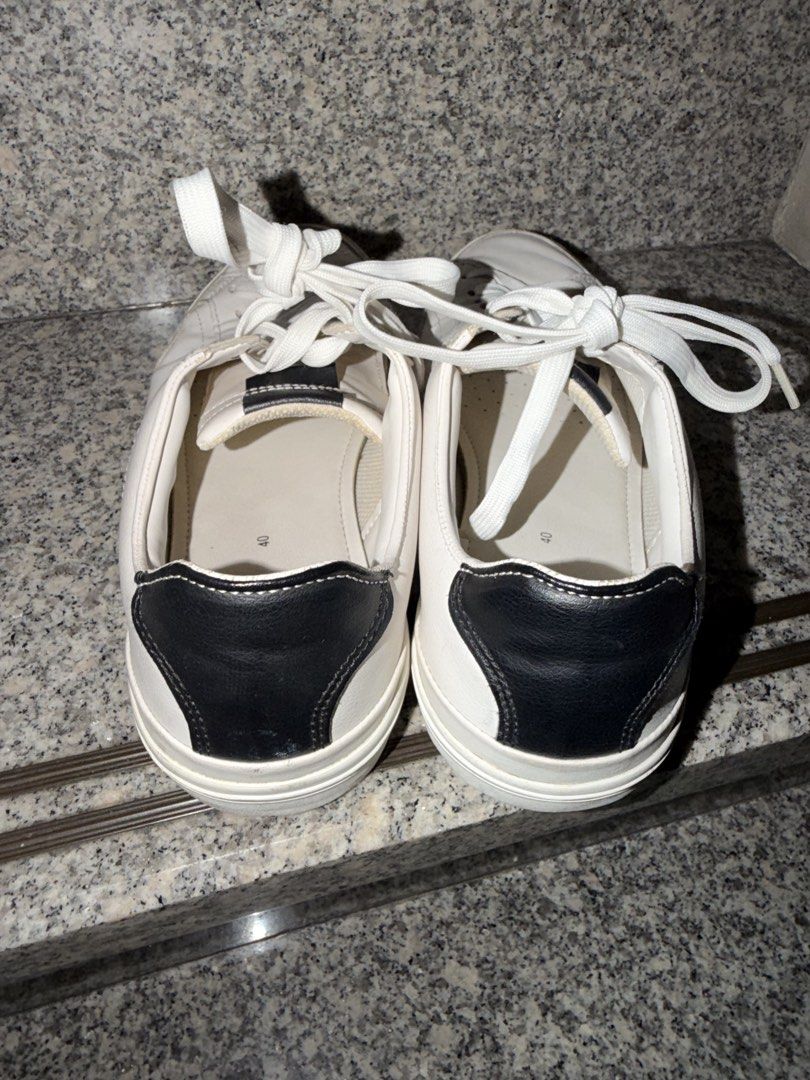 Original Zara (Category: Casual Shoes) located in Quezon City. Submitted by monicacle (Listing ID 1442831083, Image 2). Description: Needs cleaning.