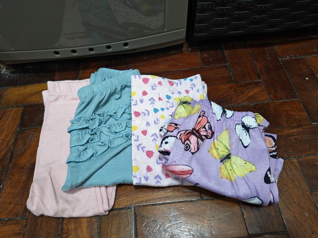 Random baby clothes (Category: Babies & Kids Fashion) located in Santa Rosa. Submitted by authenticsforless (Listing ID 1442850958, Image 1). Description: free when you buy from any of my listings 9-12 months.