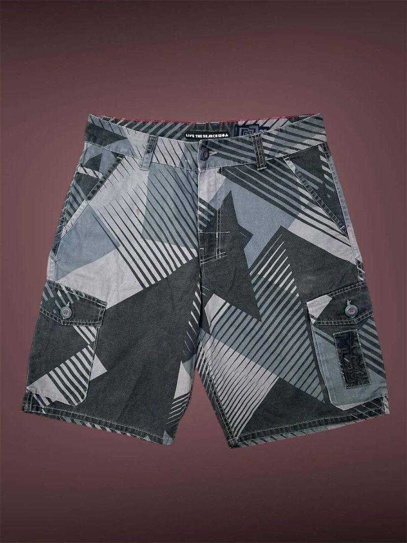 Ripcurl Cargo Shorts (Category: Shorts) located in Manila. Submitted by montillano25396 (Listing ID 1442821986, Image 1). Description: Ripcurl Cargo Shorts Dimes: 33 x 21 x 11 Good Condition Issue: some scratches only.