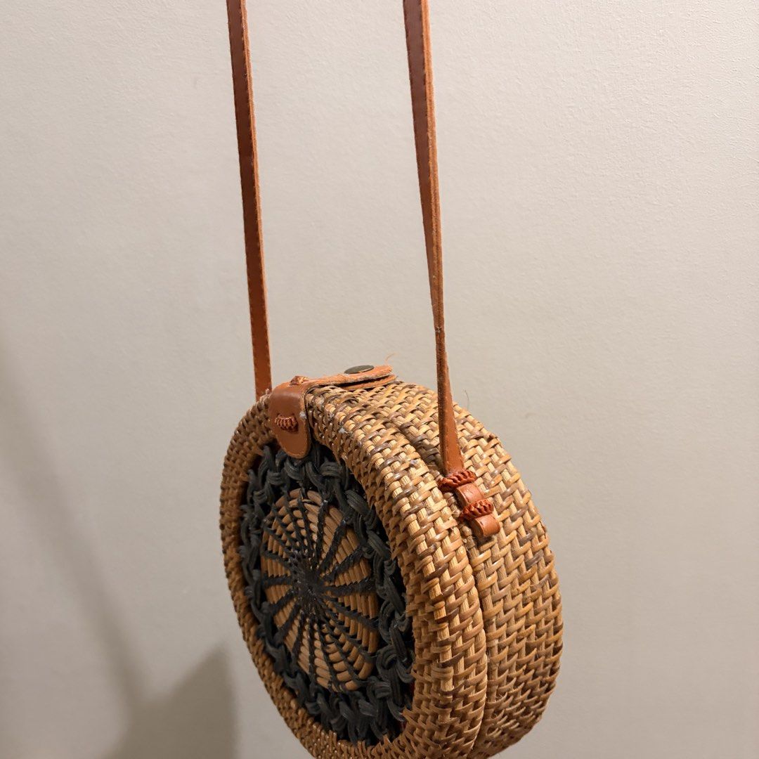 Round Rattan Bag with Leather Strap and Batik Lining (Category: Cross-body Bags) located in Manila. Submitted by elleixr (Listing ID 1442881544, Image 2). Description: please message to inquire for more details MOP: gcash (payo) MOD: lalamove, lbc, grab .