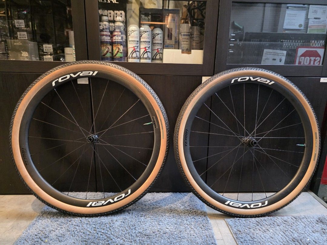 Roval Terra CLX Wheelset with Specialized Pathfinder Tires (Category: Parts & Accessories) located in Singapore. Submitted by eric_yeap13 (Listing ID 1442792891, Image 2). Description: - Roval Terra CLX wheelset - Includes Specialized Pathfinder Pro 700x38c tires (mounted) - Excellent gravel wheels - Ready to be ridden immediately - Feel free to ask any questions.