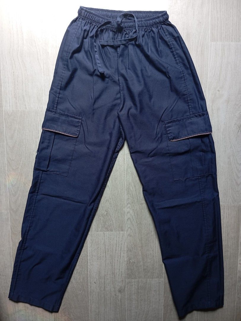 Scrubsuit Cargo Pants (Category: Medical Supplies & Tools) located in Valenzuela. Submitted by priscillanah (Listing ID 1442738031, Image 2). Description: XS on tag Gartered cargo pants Good quality fabric Used for 1 month Minimal flaws at the back of the top (as seen in the picture).