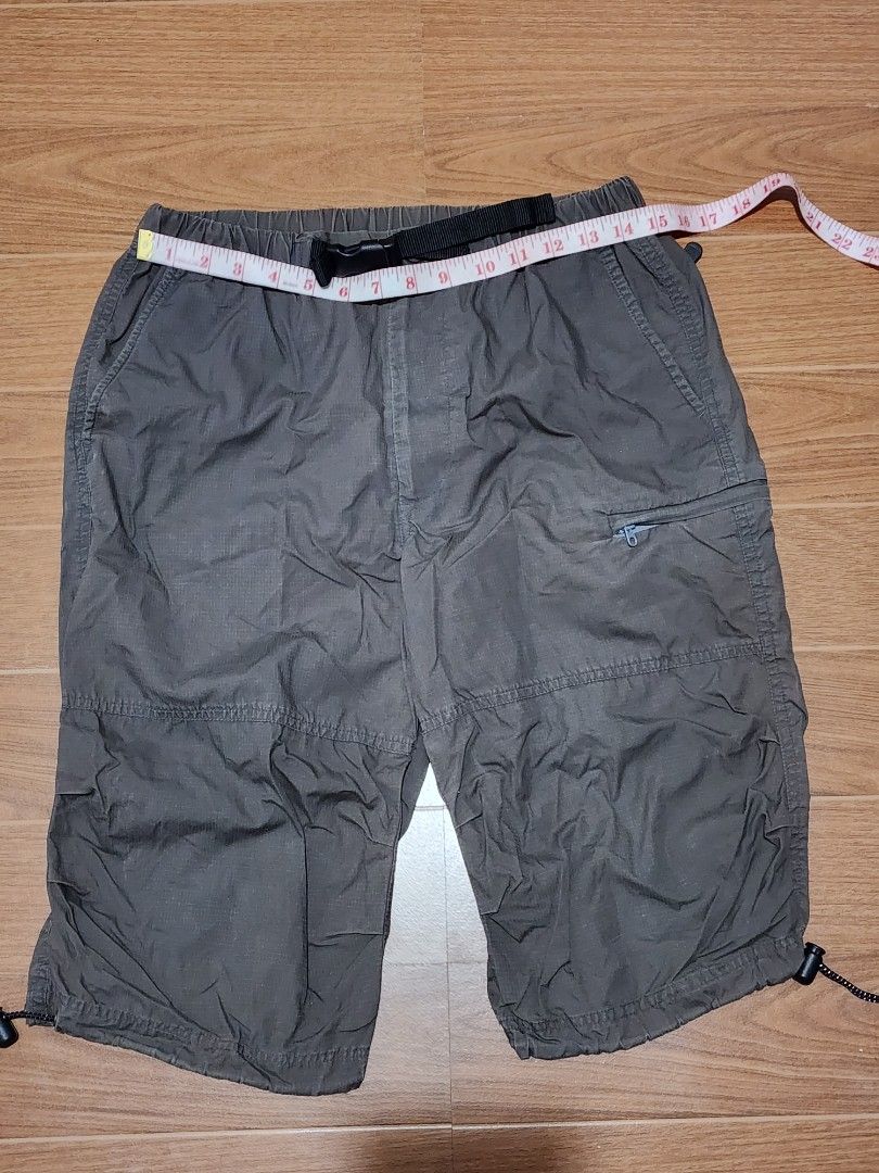 SHIPS Cargo Shorts Size S (Category: Shorts) located in Meycauayan. Submitted by MP_Shop (Listing ID 1442844886, Image 1). Description: Size: 30W x 23L inches Good Condition Color rate: 8.5/10 + sf Loc: Meycauayan Bulacan Courier: J&T Mop: Gcash.