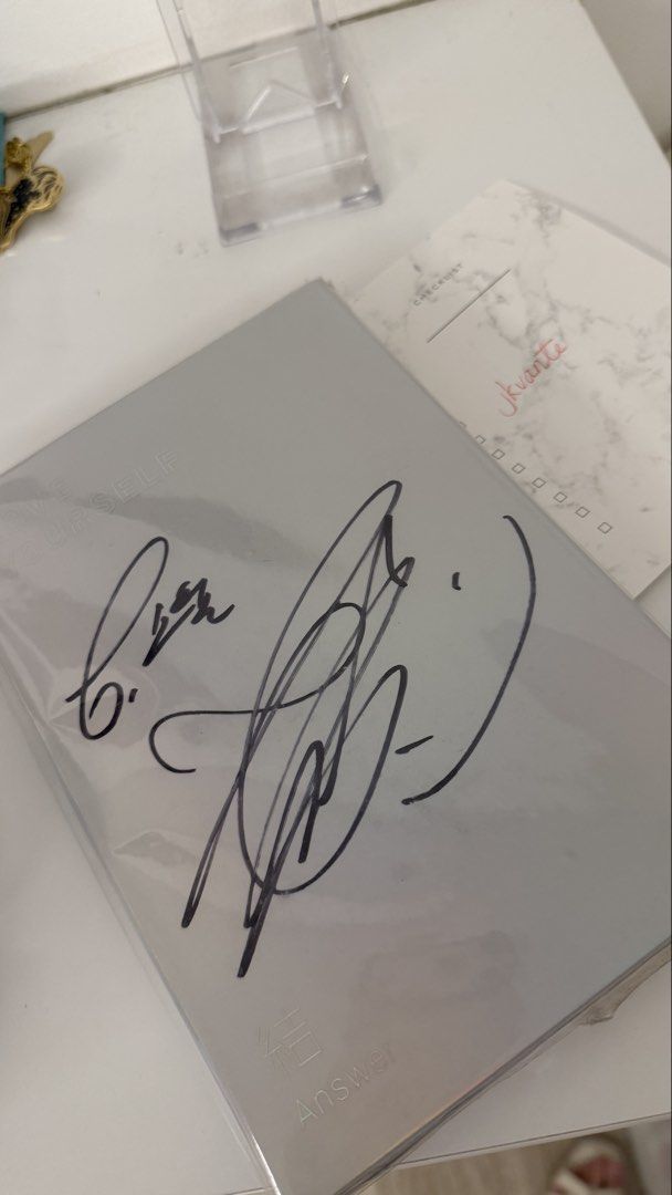 SIGNED BTS LOVE YOURSELF ANSWER, TAEHYUNG V SMILEY (Category: K-Wave Merchandise) located in Quezon City. Submitted by jkvante (Listing ID 1442911159, Image 2). Description: Bought this years ago from Korea! .