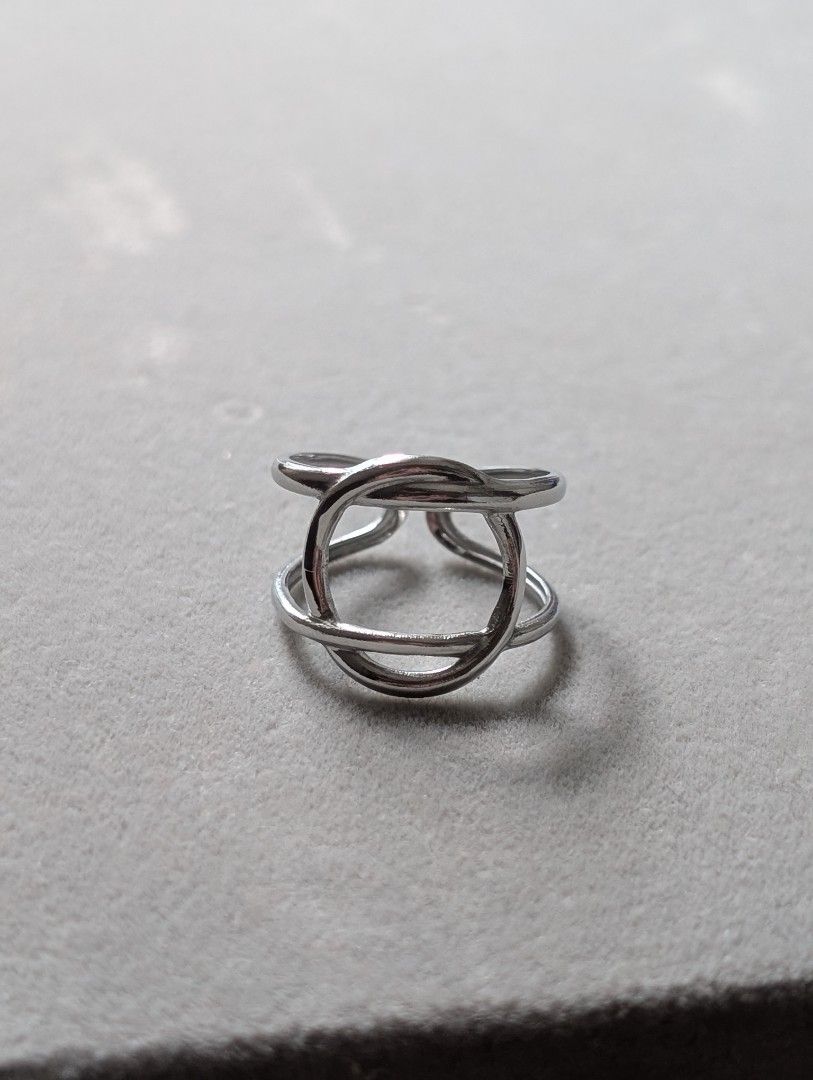 Silver Interlocking Circle Ring (Category: Rings) located in Singapore. Submitted by hana08 (Listing ID 1442756952, Image 1). Description: @$6.00 + $3.00 (postage) Stainless steel adjustable ITEM SOLD NOT EXCHANGEABLE AND NON REFUNDABLE..
