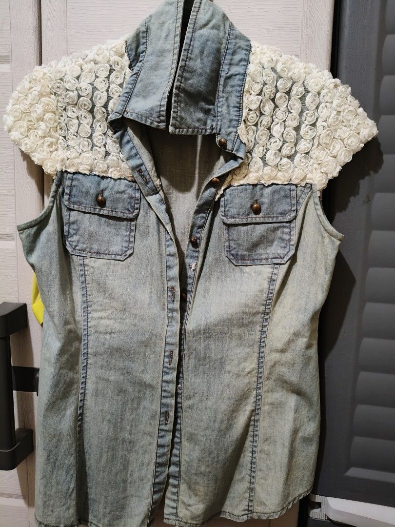 DENIM BLOUSE WITH WHITE ROSE Embellishment (Category: Sleeveless) located in Marikina City. Submitted by lorence11 (Listing ID 1442893918, Image 1). Description: - Sleeveless light wash denim shirt - Unique white rose mesh detail on shoulders and upper back - Button-up front - - Versatile for layering or standalone wear DETAILS CALL OR TX 09915139470.
