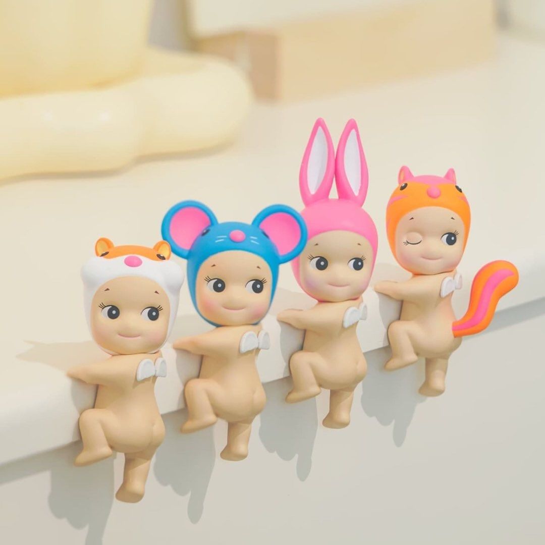 Sony Angel Limited Edition looking back hipper (Category: Designer & Blind Box Toys) located in Singapore. Submitted by elizarrr (Listing ID 1442750122, Image 1). Description: Sonny Angel Hippers for 1-$15 2+ - $13 each .