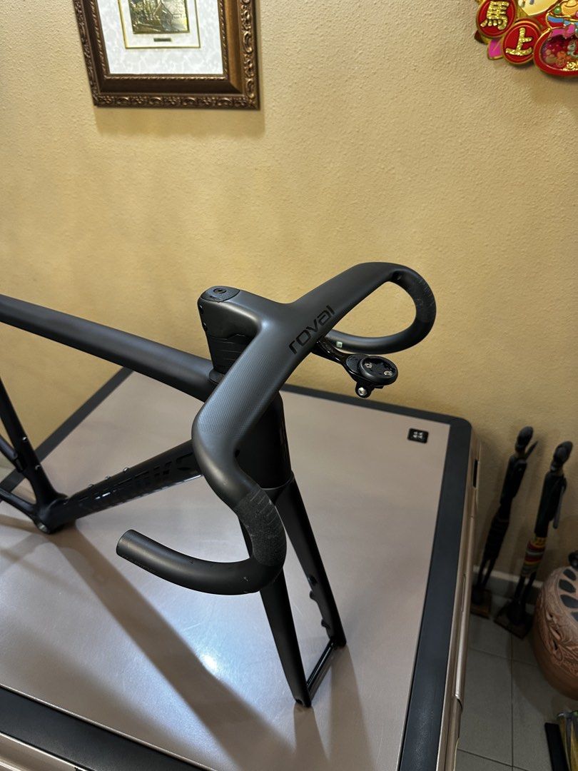 Specialized S-Works Tarmac SL8 Frameset (Category: Bicycles) located in Singapore. Submitted by royeolt (Listing ID 1442756228, Image 2). Description: Authentic. Locally purchased. No scratches or flaws. Size 54. Includes Roval Rapide Cockpit 400/90.