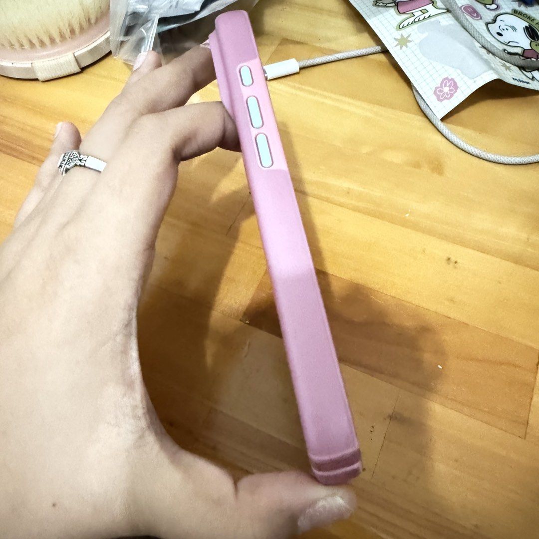 Speck Presidio Lux + MagSafe Case for iPhone 17 Pro (Category: Cases & Sleeves) located in Quezon City. Submitted by dresscrumbs (Listing ID 1442467489, Image 3). Description: Speck Presidio Lux + MagSafe Case for iPhone 17 Pro with dents and scratches so selling low bought from power mac.