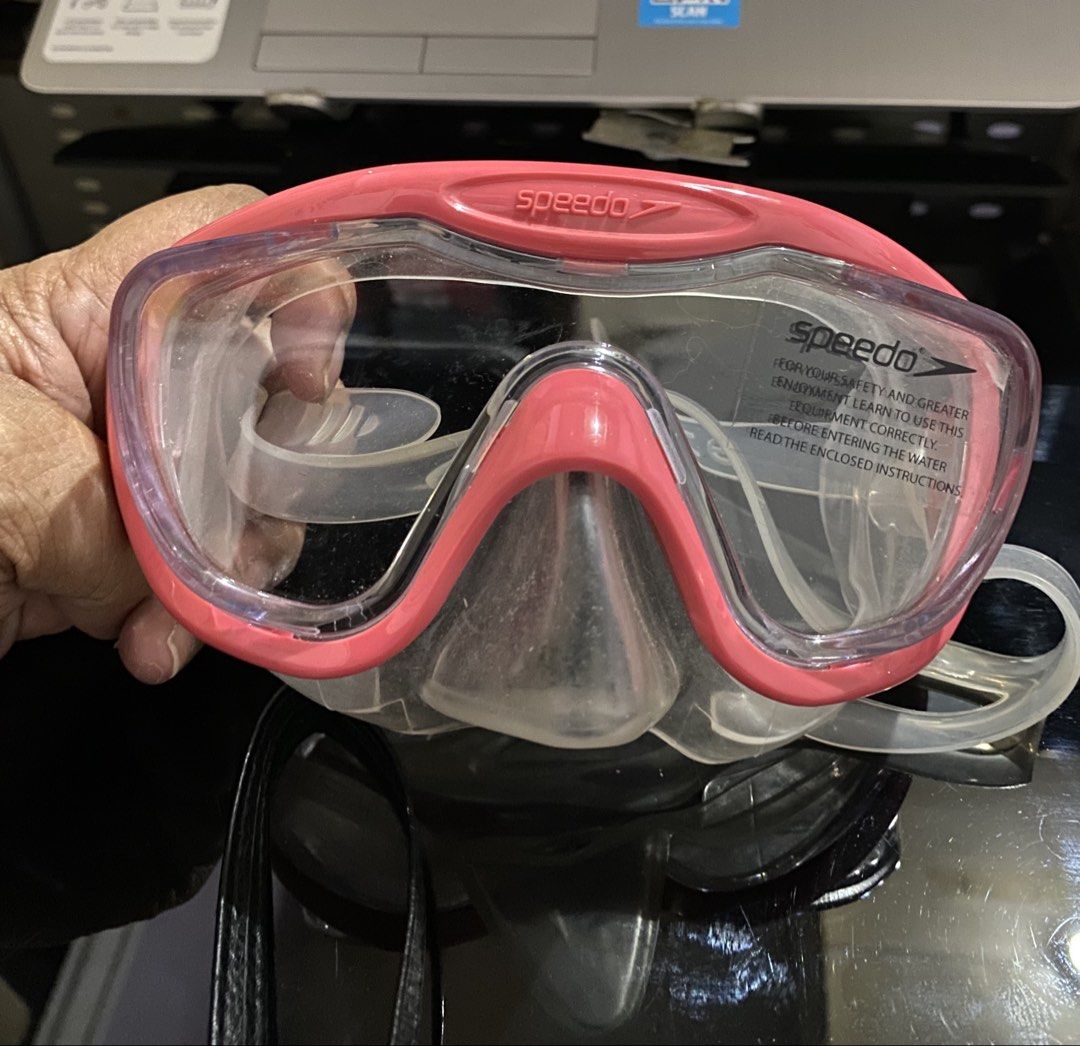 SPEEDO kids pink diving goggles (Category: Infant Playtime) located in Bacolod City. Submitted by hopstopandshop (Listing ID 1366049500, Image 2). Description: Never used In good condition. No flaw.