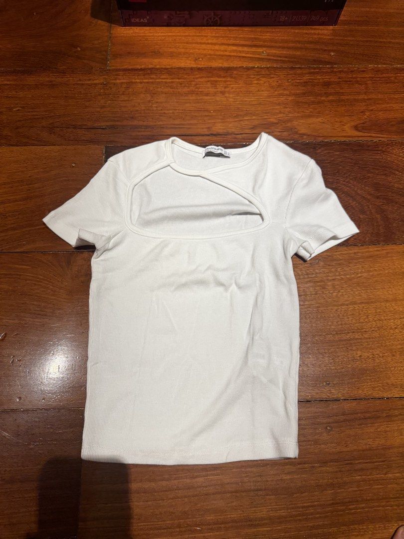 Stradivarius White Cut-out T-shirt (Category: Shirts) located in Quezon City. Submitted by 0913cartz (Listing ID 1442866007, Image 2). Description: - Chic white ribbed t-shirt - Unique neckline cut-out detail - Short sleeves - Stretchy and comfortable fabric - Versatile: dress up or down - Easy to pair with jeans or skirts.