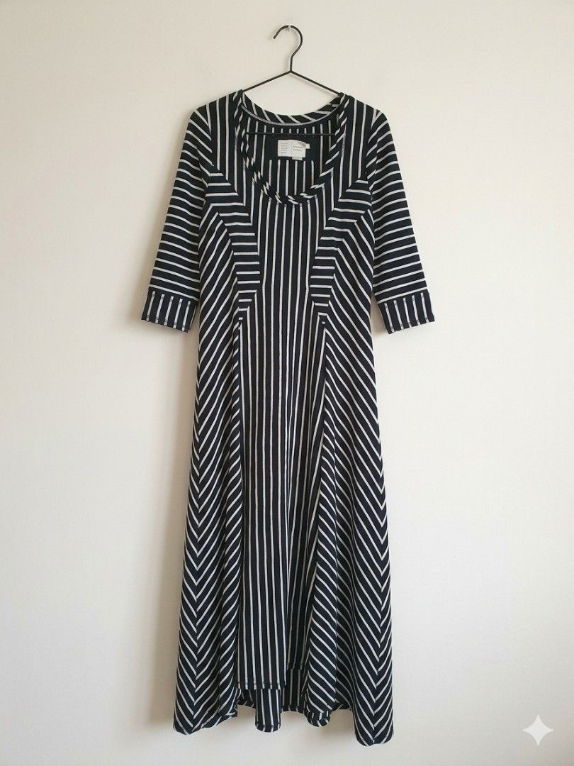 Striped long Dress with Asymmetrical Hem (Category: Dresses) located in Baguio. Submitted by hersheys3984 (Listing ID 1442796548, Image 3). Description: saturday sunday striped long dress asymmetical hem / very good condition small to large size / stretchy 3/ 4 sleeves 95 cotton 5% spandex bust upto 38 " waist upto 40" length : 47" / 53" 500 + sf/df no cod , no checkout no reservation, first to pay po tayo Location : san isidro cainta rizal For p