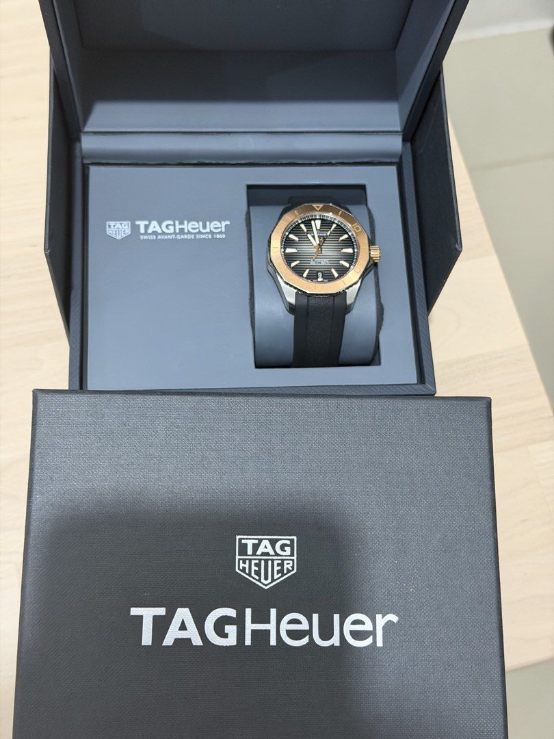 Tag Heuer Aquaracer (Category: Luxury Watches) located in Quezon City. Submitted by RPstore (Listing ID 1442893577, Image 2). Description: Luxury meets ultra-resistance in this showy TAG Heuer Aquaracer. The 18K 5N rose-gold bezel inlay and screw-down crown stand out next to the smoky-black dial adorned with highly legible hands and markers. A watch geared for every achievement..