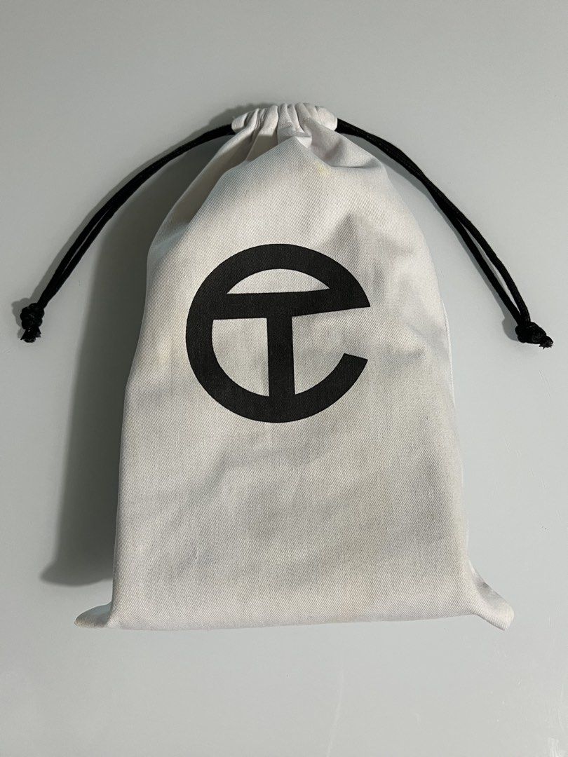 Telfar Small Shopping Bag Chocolate (Category: Luxury Bags & Wallets) located in Quezon City. Submitted by ccloset.cleanup (Listing ID 1442803350, Image 2). Description: Small Shopping Bag - Chocolate The iconic Unisex Shopping Bag is an Everyday bag for Everyone. Featuring a double strap (handles and cross-body straps), embossed logo, and magnetic snap closure. Made from faux leather and twill lining. Height 4 3/4” Width 6 5/8” Depth 3” Strap Dr
