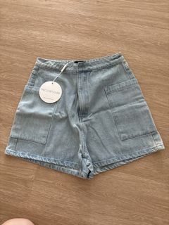 (Category: ) located in . Submitted by declutter_my_clothes (Listing ID 1442765601, Image 1). Description: .