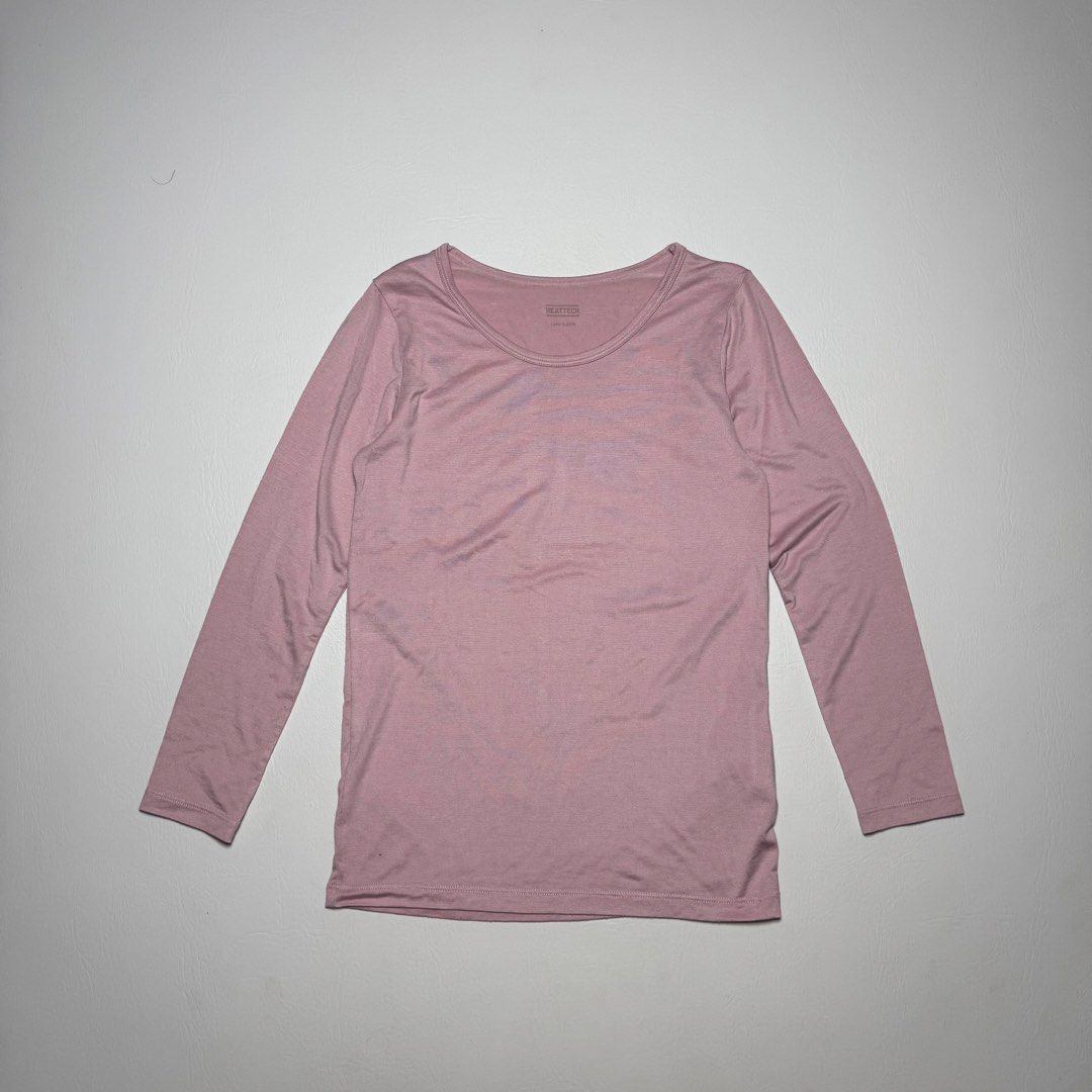 UNIQLO HEATTECH COTTON LONG SLEEVE (Category: Longsleeves) located in Guagua. Submitted by lexithrift (Listing ID 1442837484, Image 1). Description: UNIQLO HEATTECH COTTON LONG SLEEVE SIZE M DIMES 14X21.5 EXCELLENT CONDITION PHP 250 .