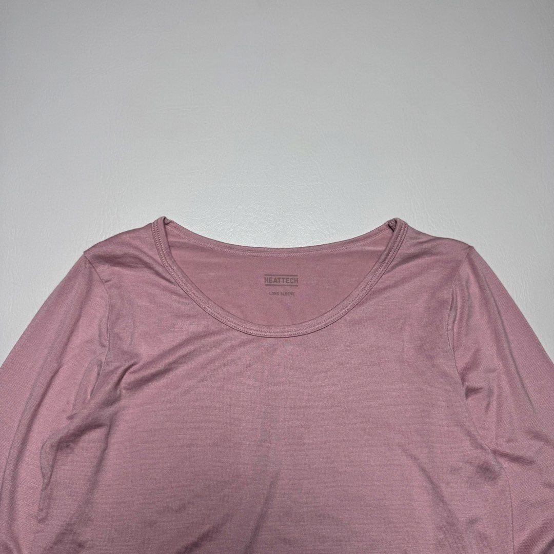 UNIQLO HEATTECH COTTON LONG SLEEVE (Category: Longsleeves) located in Guagua. Submitted by lexithrift (Listing ID 1442837484, Image 3). Description: UNIQLO HEATTECH COTTON LONG SLEEVE SIZE M DIMES 14X21.5 EXCELLENT CONDITION PHP 250 .