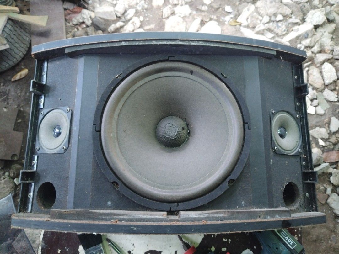 usaudio kr100i (Category: Soundbars, Speakers & Amplifiers) located in Pasay City. Submitted by limapmap (Listing ID 1442757305, Image 1). Description: 7pcs issue yong box mejo may damage good condition mga speaker.