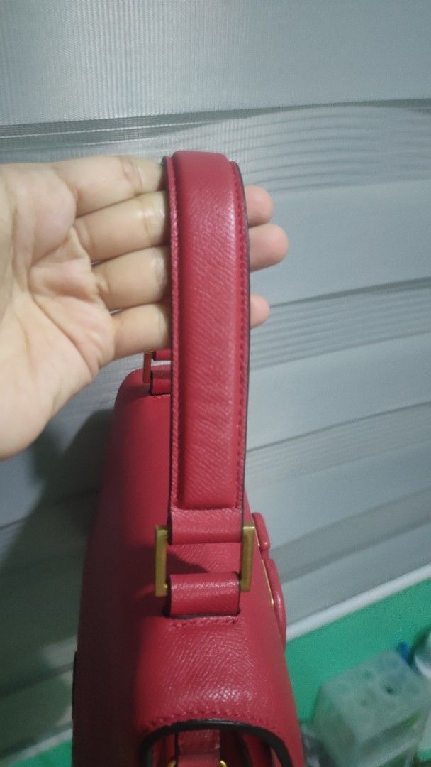 Valentino Red Leather VLogo Shoulder Bag (Category: Luxury Bags & Wallets) located in Davao. Submitted by yan506232 (Listing ID 1442833335, Image 3). Description: - Genuine Valentino red leather handbag - Iconic VLogo clasp closure - Versatile top handle and detachable chain strap - Elegant gold hardware details - Signature studs on the bottom for protection - Ideal for both daytime and evening wear.