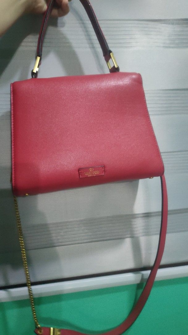 Valentino Red Leather VLogo Shoulder Bag (Category: Luxury Bags & Wallets) located in Davao. Submitted by yan506232 (Listing ID 1442833335, Image 2). Description: - Genuine Valentino red leather handbag - Iconic VLogo clasp closure - Versatile top handle and detachable chain strap - Elegant gold hardware details - Signature studs on the bottom for protection - Ideal for both daytime and evening wear.