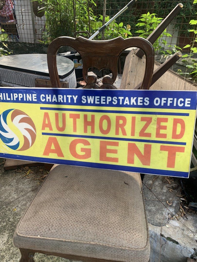 Vintage 3ft old lotto signage (Category: Vintage Collectibles) located in Quezon City. Submitted by sojisup (Listing ID 1442883695, Image 3). Description: Classic display vintage lotto signage .