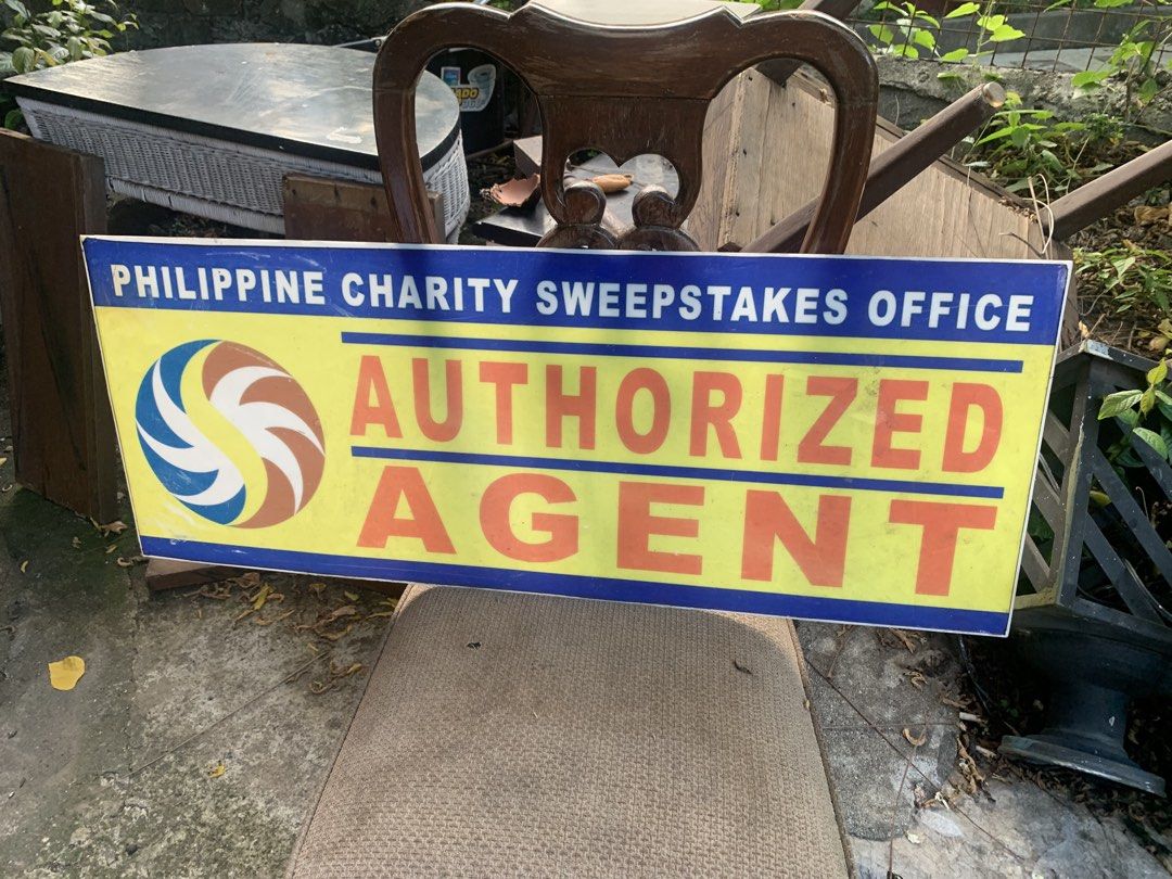 Vintage 3ft old lotto signage (Category: Vintage Collectibles) located in Quezon City. Submitted by sojisup (Listing ID 1442883695, Image 2). Description: Classic display vintage lotto signage .
