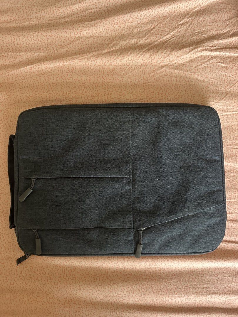 Window Surface 1st Version (Category: Windows) located in Banting. Submitted by garfield_gr (Listing ID 1442840852, Image 3). Description: Condition still can use.Free casing and bag.