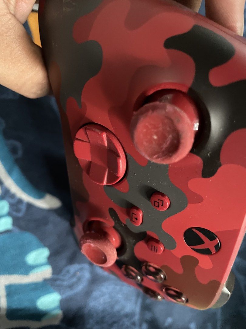 Xbox S Controller (Category: Controllers) located in Manila. Submitted by jhayliink (Listing ID 1442811068, Image 3). Description: Original Battery AA Bluetooth .
