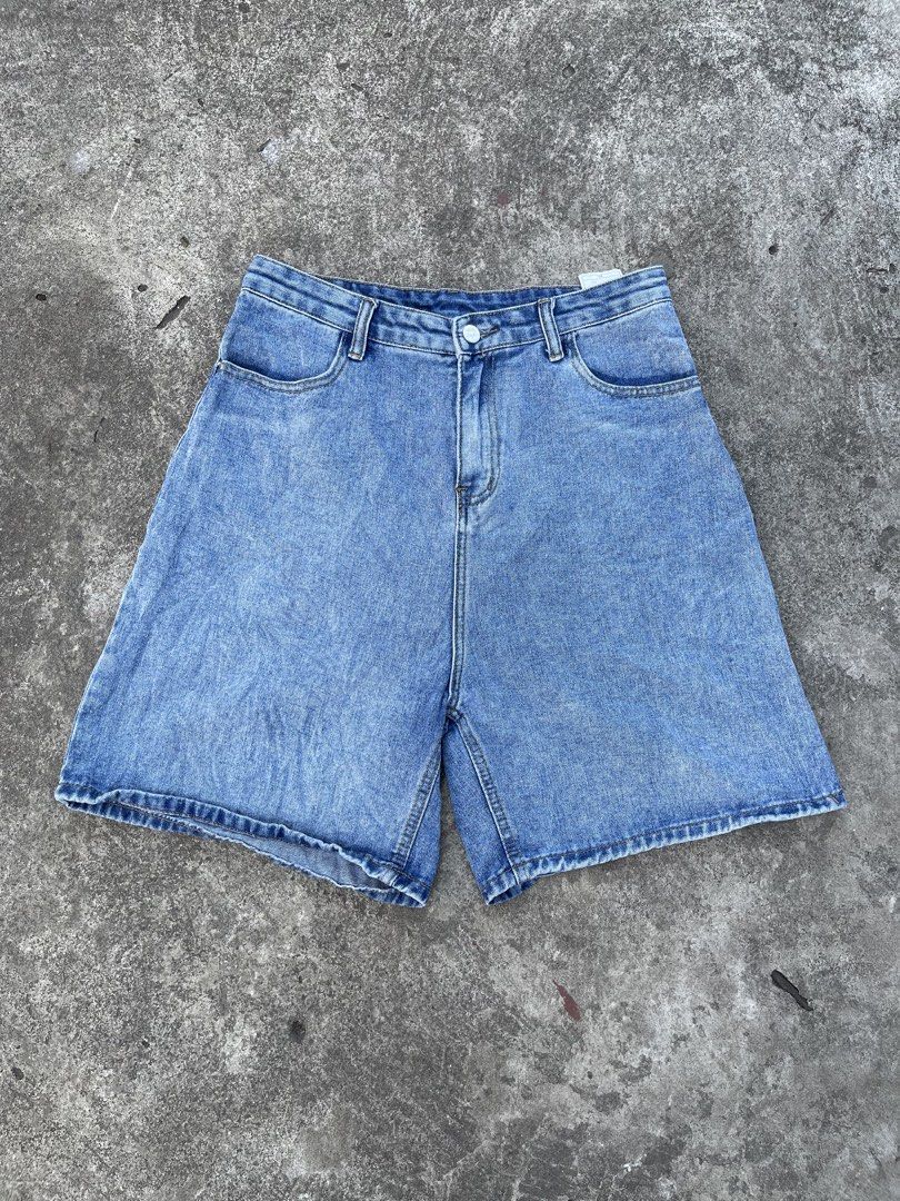 XL Blue Wash Denim Shorts (Category: Shorts) located in Manila. Submitted by stuzzygod (Listing ID 1442743807, Image 1). Description: - Blue wash denim shorts - Relaxed fit - Raw hem detail - Size XL - Made with 92.7% cotton, 6.2% polyester, 1.1% spandex - Ideal for casual wear - Size 30 - Lenght 20 - Thigh 14 - Leg open 13 - No issue Good condition.