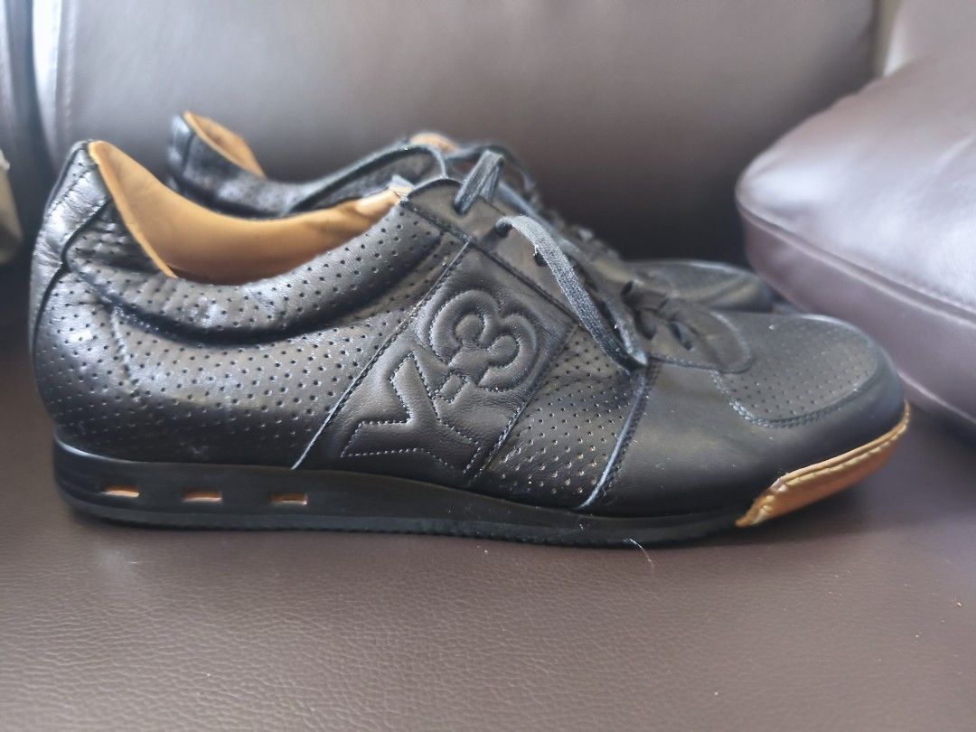 Y-3 Yohji Yamamoto Leather Sneakers UK7 Made In Italy (Category: Sneakers) located in Muntinlupa City. Submitted by silent_mute (Listing ID 1442784628, Image 1). Description: Gcash/BPI.