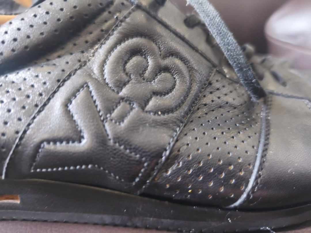 Y-3 Yohji Yamamoto Leather Sneakers UK7 Made In Italy (Category: Sneakers) located in Muntinlupa City. Submitted by silent_mute (Listing ID 1442784628, Image 3). Description: Gcash/BPI.
