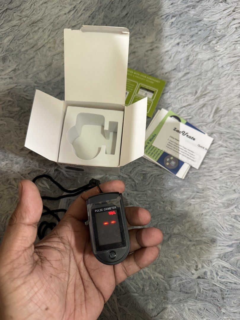 Zac V Rate Oximeter (Category: Massage Devices) located in Baao. Submitted by revamped.co (Listing ID 1442793322, Image 3). Description: Zac V Rate Oximeter Excellent Condition Good Working Condition Issue: Broken lock cover.
