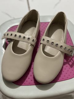 (Category: ) located in . Submitted by juviscloset (Listing ID 1442913535, Image 1). Description: .