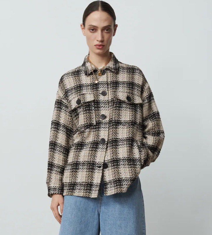ZARA Checked Tweed Overshirt Jacket Beige Black (Category: Coats, Jackets and Outerwear) located in Quezon City. Submitted by ysabellashoppe (Listing ID 1442849885, Image 1). Description: - Oversized checked jacket from Zara - Textured tweed fabric in beige and black - Button-up front with two chest pockets - Versatile for layering over tees or turtlenecks - Perfect for a casual, chic look.