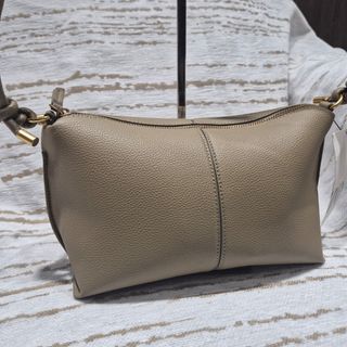 (Category: ) located in . Submitted by prelovedluxury21 (Listing ID 1442749447, Image 1). Description: .
