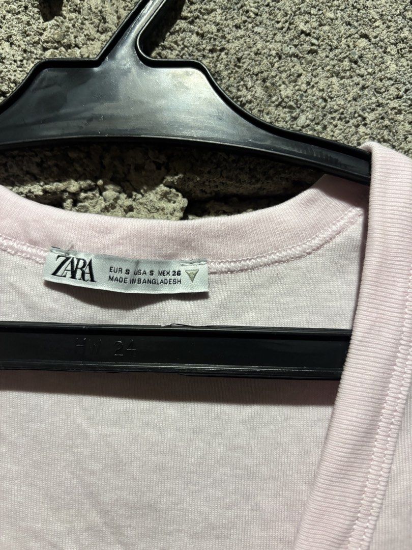 Zara Pink Sleeveless V-Neck Top (Category: Sleeveless) located in Baguio. Submitted by dein_allure (Listing ID 1442877980, Image 2). Description: 🫒Zara pink sleeveless top 🫒V-neck design 🫒Size S 🫒Made in Bangladesh 🫒Versatile for layering or wearing alone 🫒mop: gcash 🫒mod:jnt 🫒baguio loc(drop off or meet up if same place).
