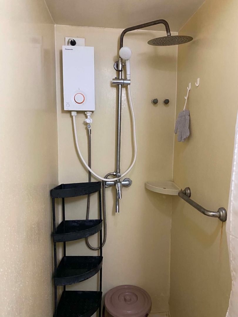 1 BR for Rent | Hampton Gardens Pasig City (Category: Room Rentals) located in Pasig City. Submitted by theclassicshopph (Listing ID 1446929152, Image 2). Description: 🎯Located at Hampton Gardens, Maybunga Pasig City 🎯Furnished with : 1 Queen size bed ; 1 40" Smart TV ; 1 automatic washing machine with dryer 1 Refrigerator ; 1 Aircon ; 1 microwave oven SmartDoor (main door - keyless entry) and others 🎯Features : 24/7 security; Building has its