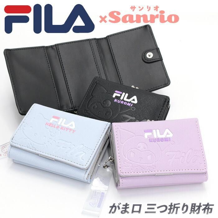日本直送🇯🇵 FILA Hello Kitty 或Kuromi壓花銀包 （分類：銀包、卡片套）位於 Hong Kong。 由 gabgabmonmon 提交（商品編號 1447034494，圖片 1）。簡介： FILA 與 Sanrio 聯名推出的這款小巧三折皮夾現已上市！ 皮夾採用人造皮革材質，飾有精緻的 Sanrio 卡通人物壓紋，方便成人攜帶。 配有可愛的 Kitty或Kuromi 圖案乙烯基材質掛繩。 雖然尺寸小巧，可以輕鬆握在手中，但其收納設計卻十分人性化。 零錢包採用寬開口扣環設計，方便查看和取用物品。 卡位設計節省空間，容量充足，鈔票隔間內還設有四個口袋。 尺寸：約寬 10.3 x 高 8 x 深 3.5 公分（尺寸為近似值）。 材質：合成革 口袋：零錢包 x 1，鈔票隔層 x 1，卡位 x 7，自由口袋 x 1。